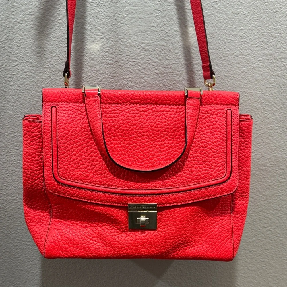 ❤️ Kate Spade Turnlock Elegant Red Leather Shoulder Bag – Timeless & Chic - Picture 3 of 7